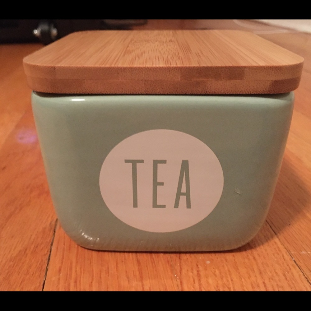 Cute ceramic tea container
